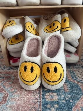 Yellow the Label Slippers with Yellow Smiley - White